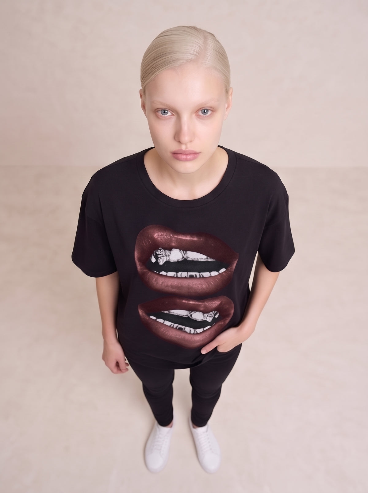 Lips Loose Tee