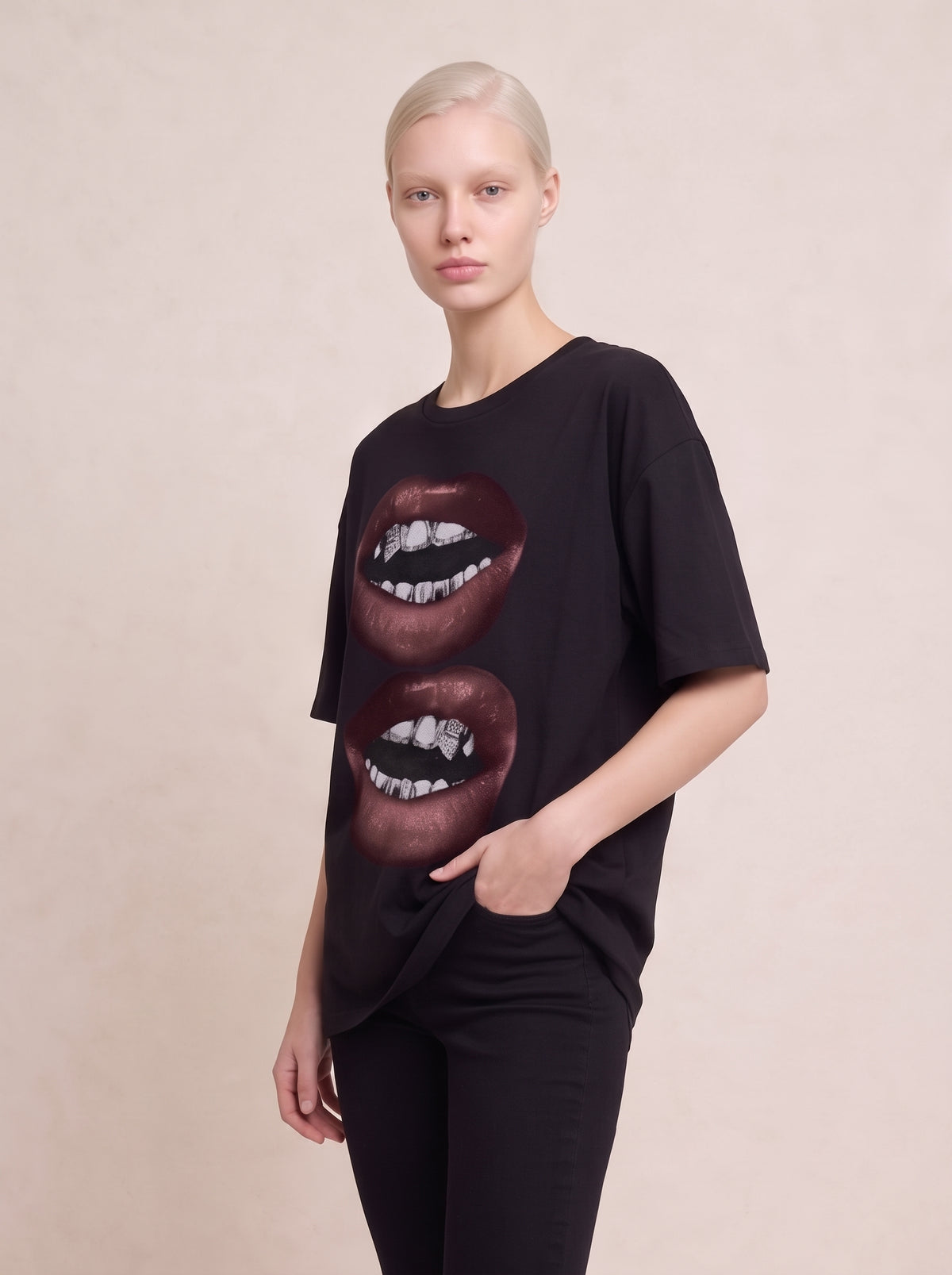 Lips Loose Tee
