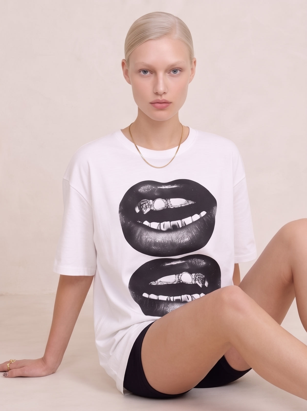 Lips Loose Tee